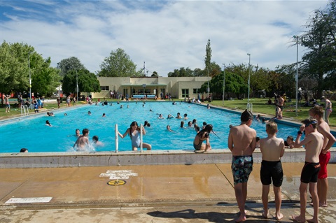 Maryborough Outdoor Pool 2016.jpg