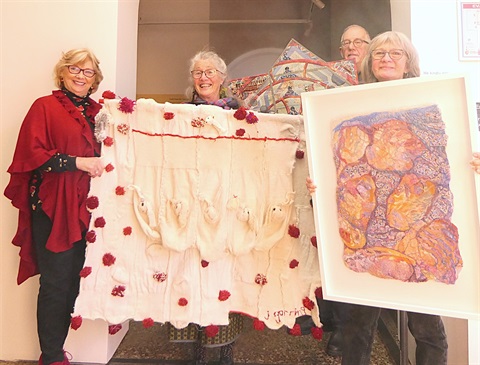 P1240793_crop.quilts.2025.golden.textures.JPG