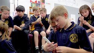kids.dunolly.cool.spaces.grab.jpg