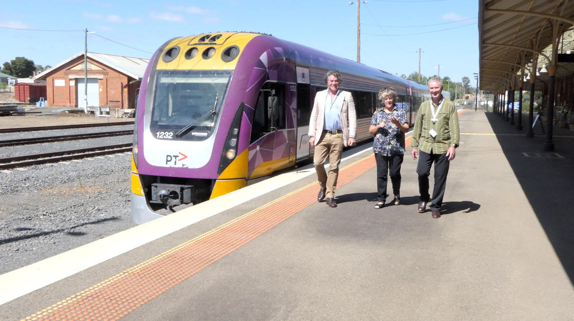 mayor.ceo.train.arrives3_grab.png