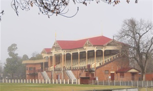 grandstand.winter.fog.jpg