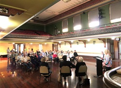 P1220174.town.hall.alt.jpg