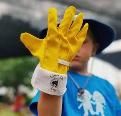 clean.up.aust.day.girl.glove.jpg