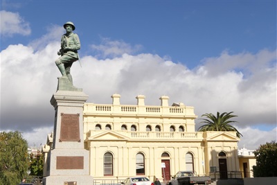 monument.2.war.memorial.maryborough.jpg