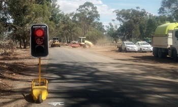 dunolly.avoca.luke.grab.traffic.lights.jpg