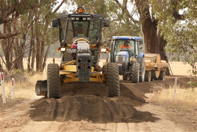 P1230744.grader.mt.hooghly.timor.road.JPG