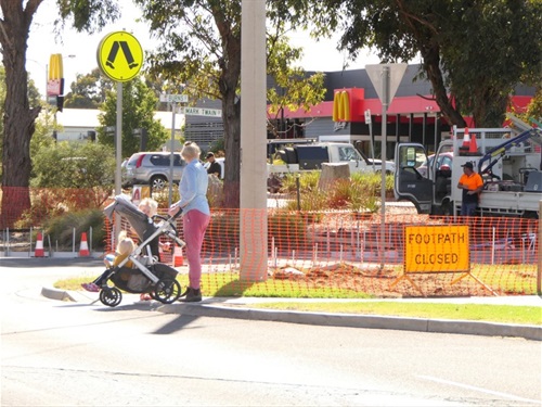 GRAB.burns.st.mc.donalds.footpath.feb.2024.jpg